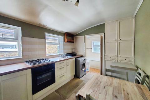 61a Compton Avenue, London, E6 3DR