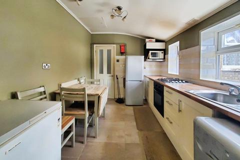 61a Compton Avenue, London, E6 3DR