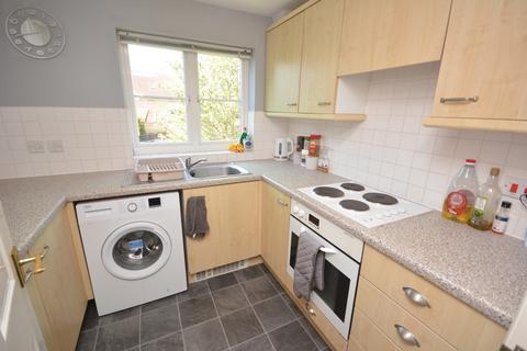 2 bedroom apartment to rent, Wickham Crescent, CM1