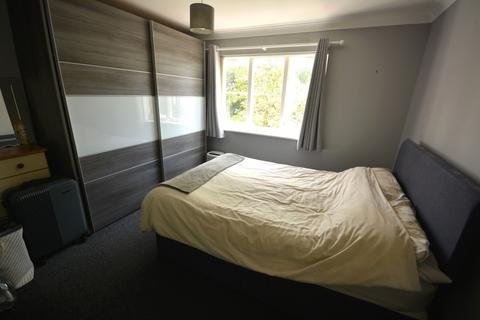 2 bedroom apartment to rent, Wickham Crescent, CM1