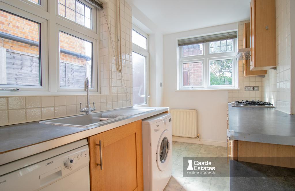 Kitchen & Dining