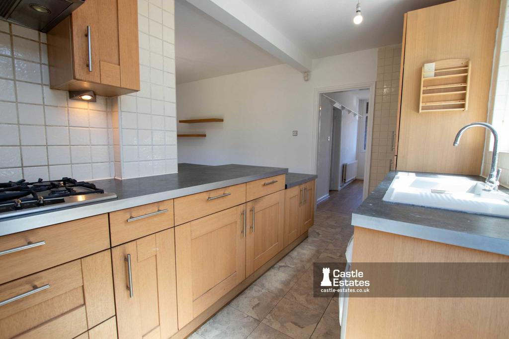 Kitchen & Dining