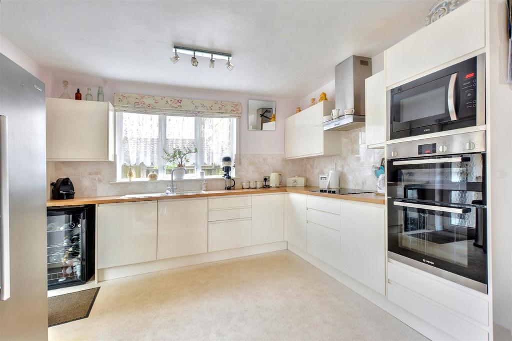 Kitchen 1.jpeg