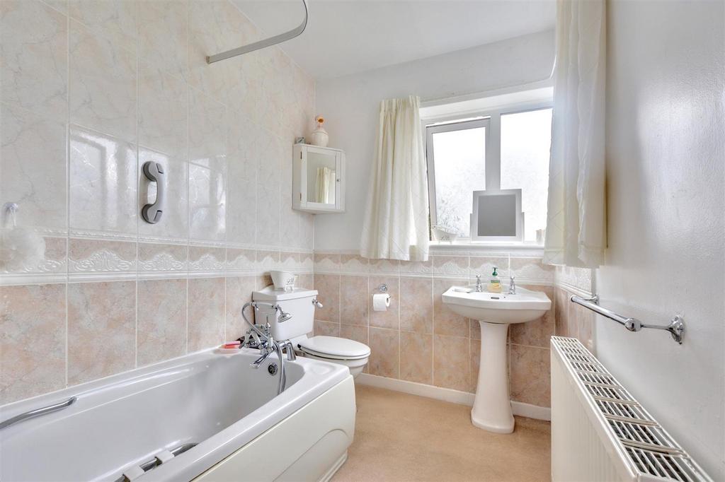 Bathroom 1.jpeg