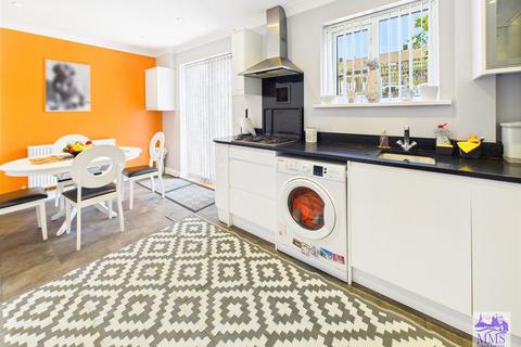 3 bedroom terraced house for sale, Roosevelt Avenue, Chatham