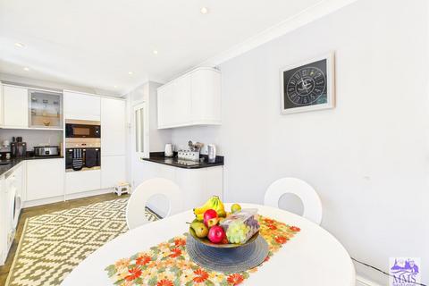 3 bedroom terraced house for sale, Roosevelt Avenue, Chatham
