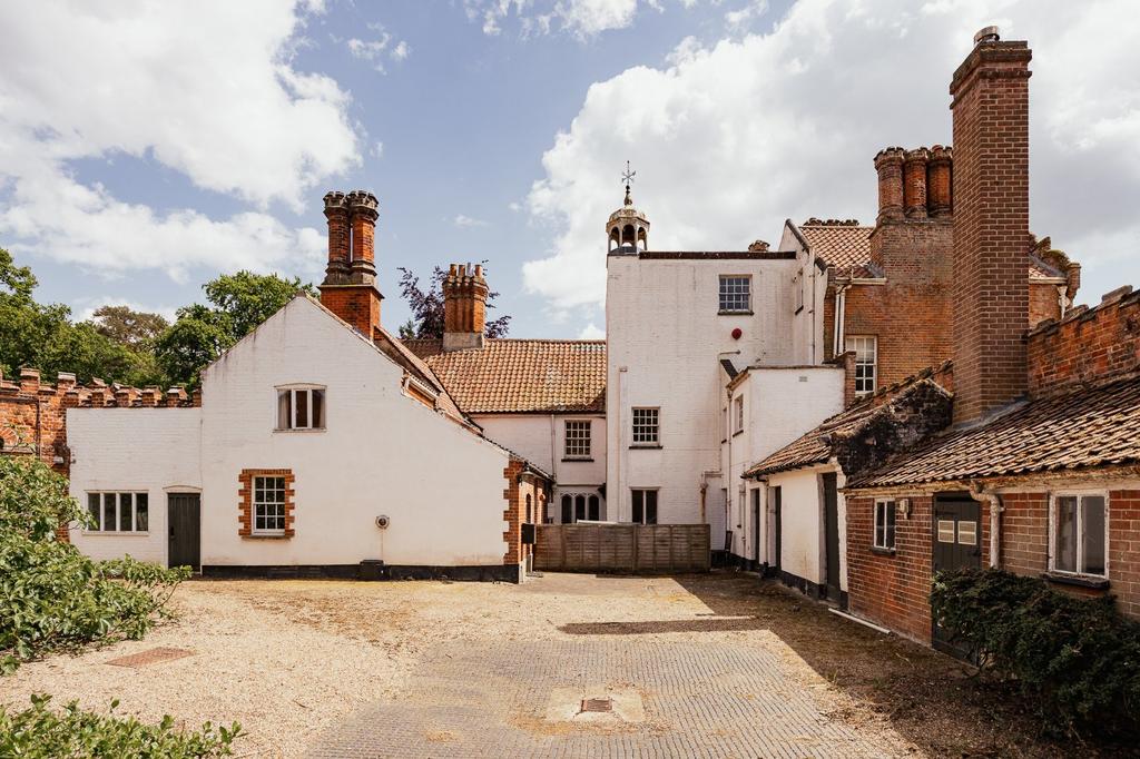 Rear Courtyard