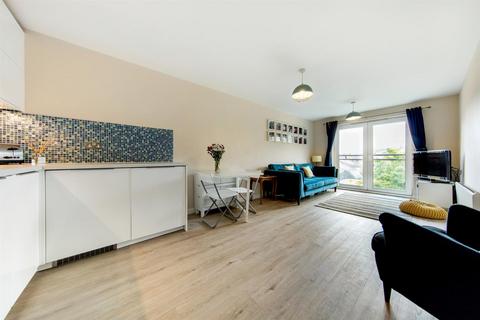 3 bedroom flat for sale, Effra Parade, London SW2