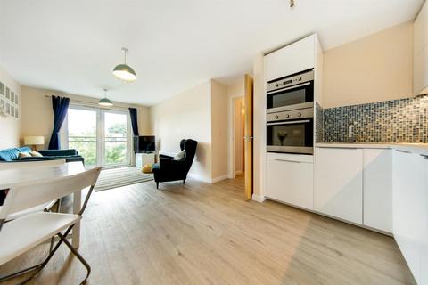 3 bedroom flat for sale, Effra Parade, London SW2