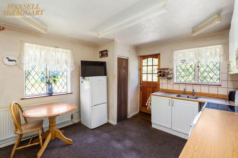 2 bedroom detached bungalow for sale, Dale Avenue, Hassocks, BN6