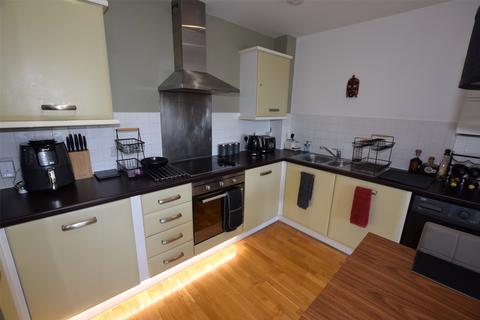 2 bedroom apartment to rent, Weave Court, Romford RM1