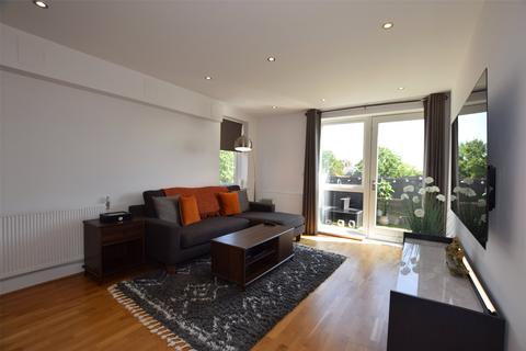 2 bedroom apartment to rent, Weave Court, Romford RM1