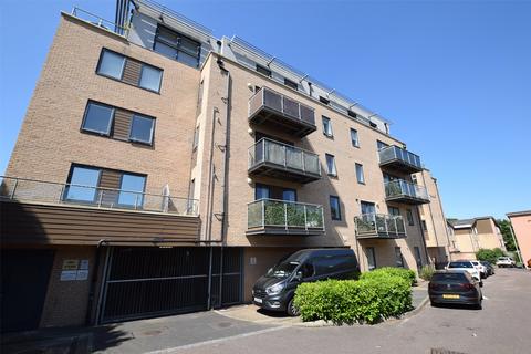 2 bedroom apartment to rent, Weave Court, Romford RM1