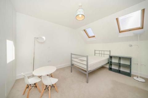 3 bedroom house to rent, Vinery Way, London W6