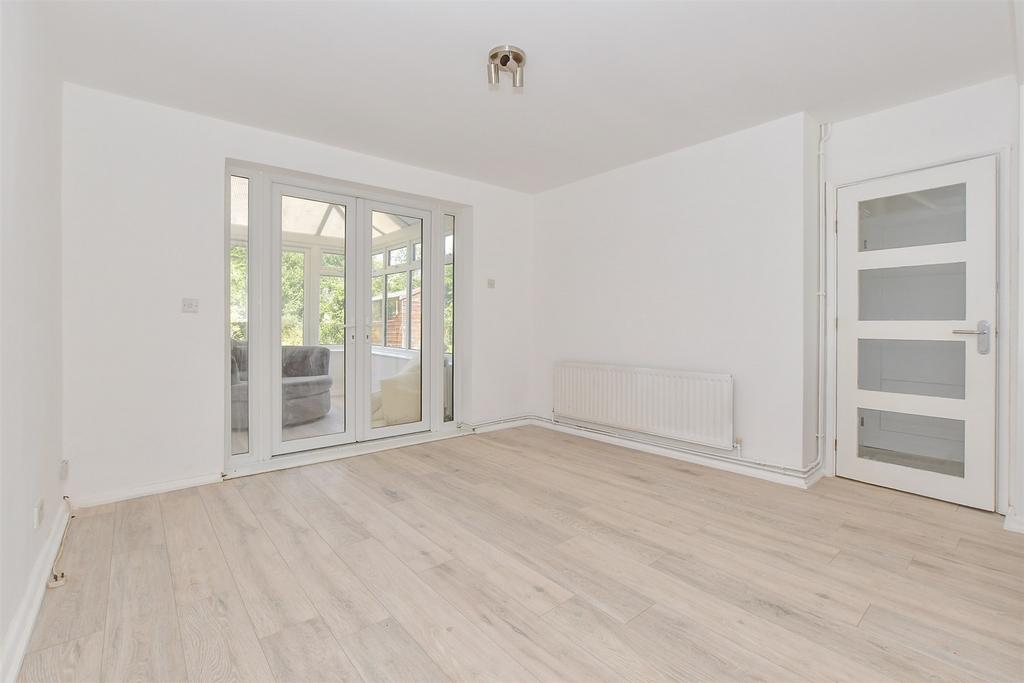 Lounge/Dining Area