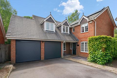 4 bedroom detached house for sale, Highpath Way, Basingstoke