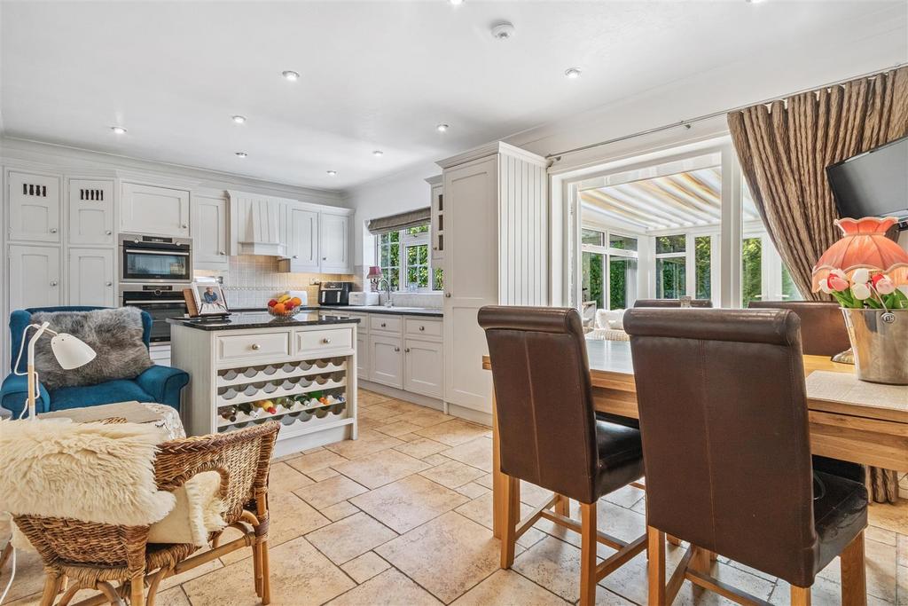 Dining kitchen