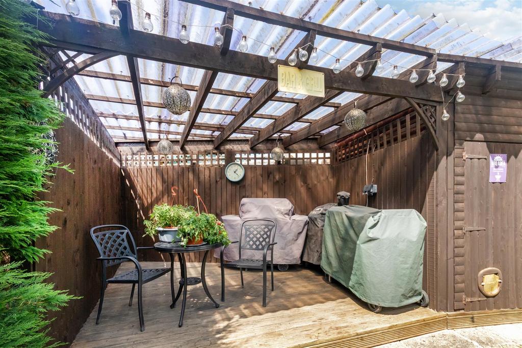 Decked seating area/bbq
