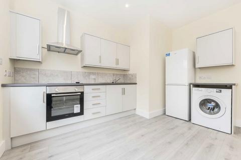 3 bedroom flat to rent, Coombe Road, Kingston Upon Thames KT2