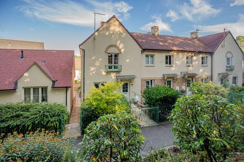 4 bedroom terraced house for sale, Sir Bernard Lovell Road, Malmesbury, SN16