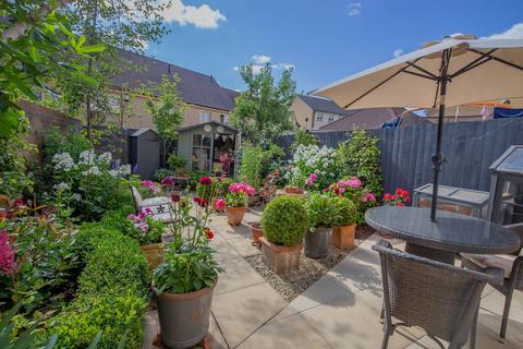 4 bedroom terraced house for sale, Sir Bernard Lovell Road, Malmesbury, SN16