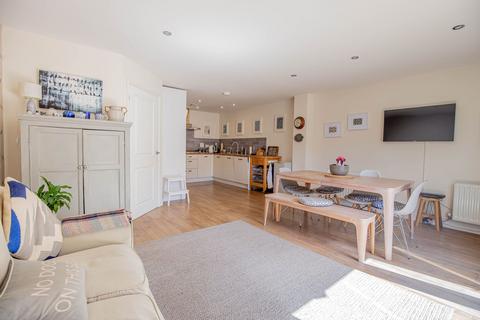 4 bedroom terraced house for sale, Sir Bernard Lovell Road, Malmesbury, SN16