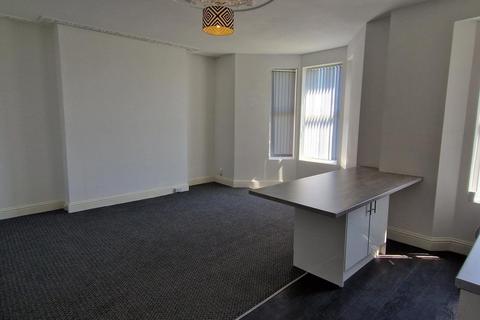 1 bedroom apartment to rent, 53 Connaught Avenue Flat 4