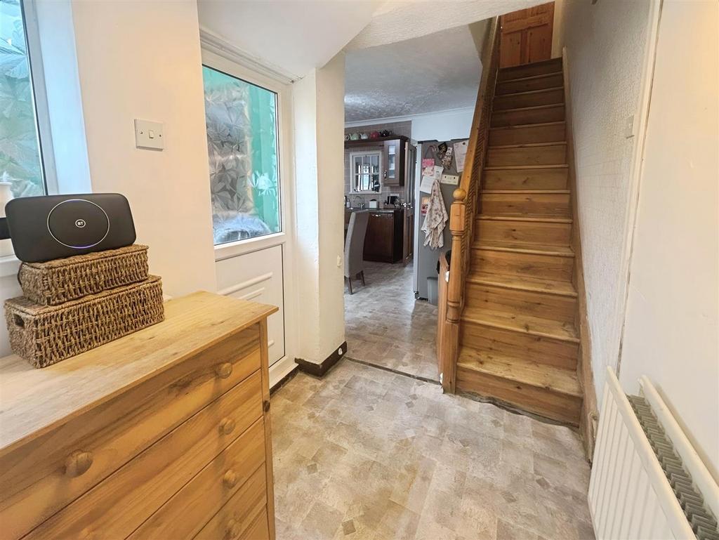 E0246752-8vmu CO9 Qok-8uc-p Elp5jg.jpg