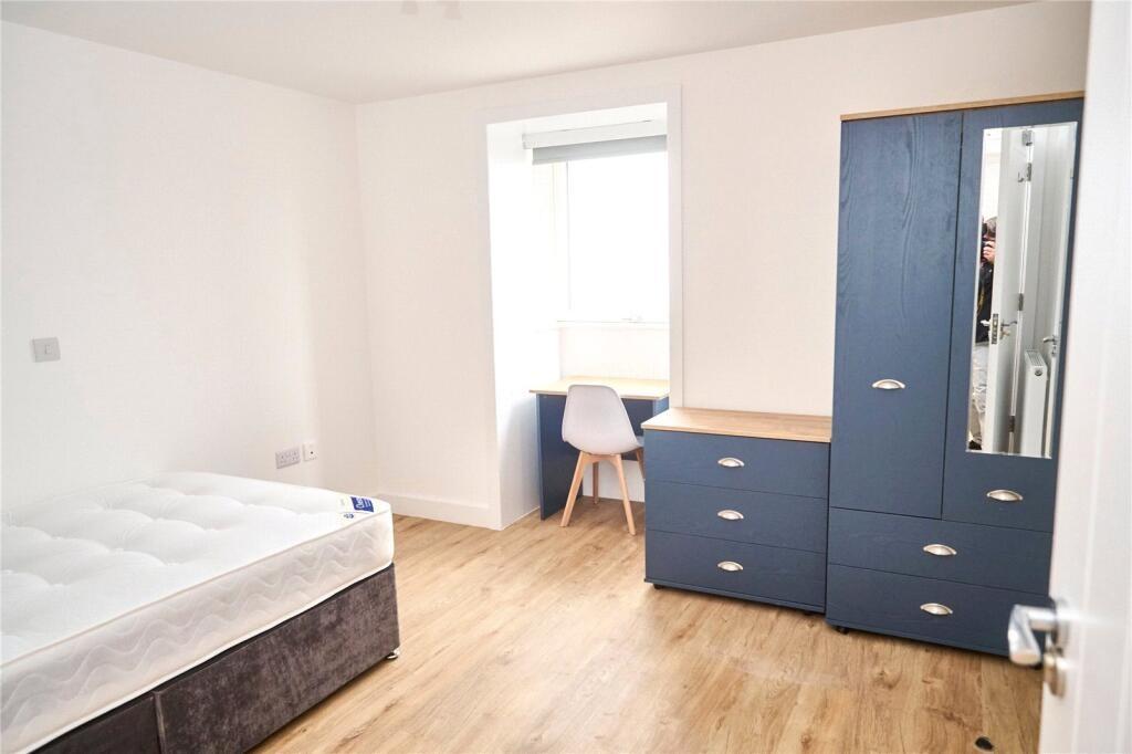 Bright and tidy double bedroom featuring a comf...