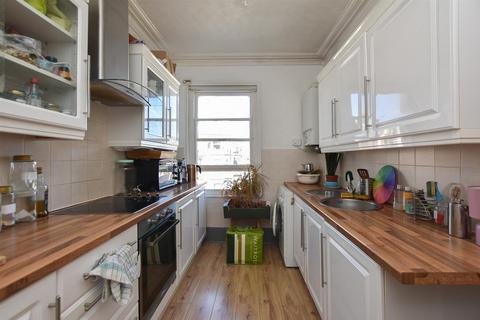 2 bedroom flat for sale, Carisbrooke Road, St Leonards-On-Sea TN38