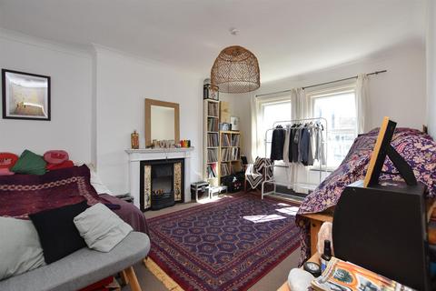 2 bedroom flat for sale, Carisbrooke Road, St Leonards-On-Sea TN38