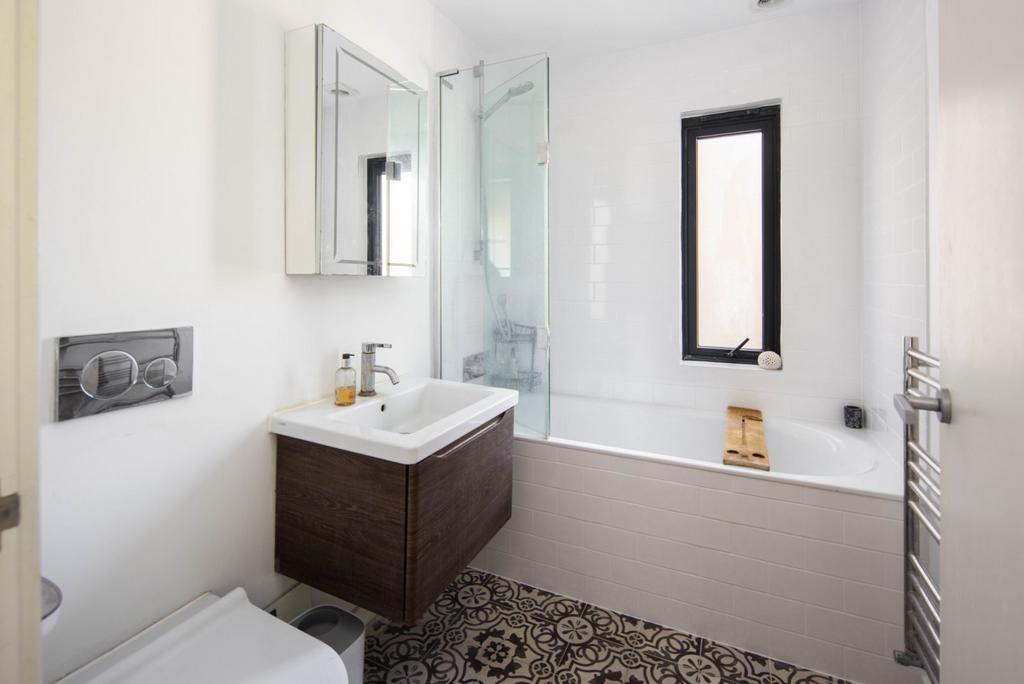 En-Suite 2