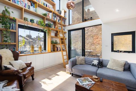 2 bedroom end of terrace house to rent, Gateway Mews, Shacklewell Lane, Hackney, London, E8