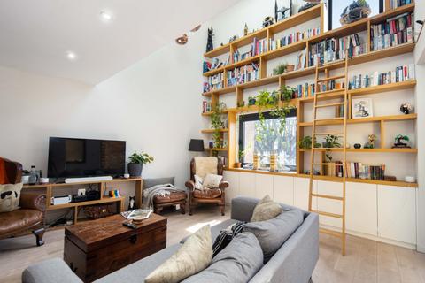 2 bedroom end of terrace house to rent, Gateway Mews, Shacklewell Lane, Hackney, London, E8