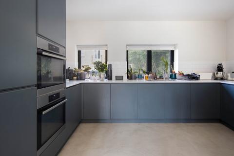 2 bedroom end of terrace house to rent, Gateway Mews, Shacklewell Lane, Hackney, London, E8