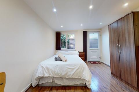 Studio to rent, Cranhurst Road