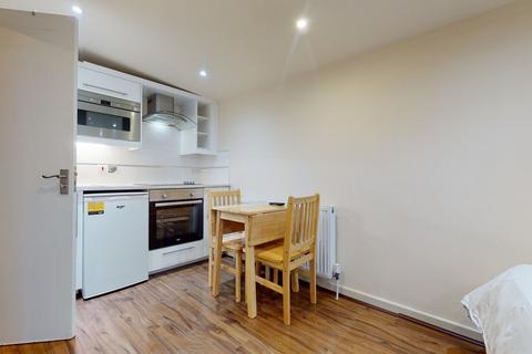 Studio to rent, Cranhurst Road