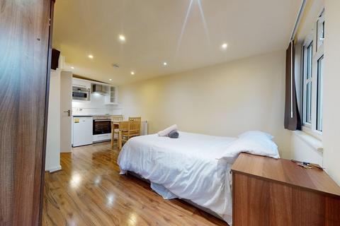 Studio to rent, Cranhurst Road