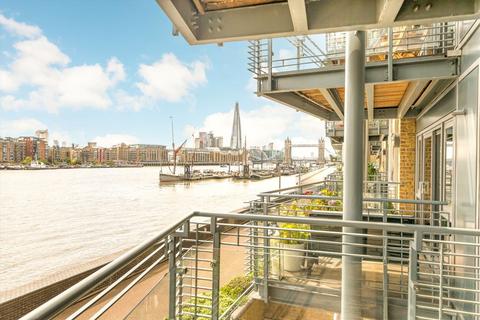2 bedroom flat for sale, Wapping High Street, London E1W