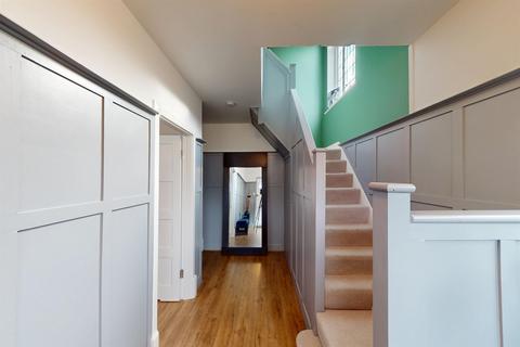5 bedroom detached house for sale, Stradbroke Grove, Buckhurst Hill, IG9