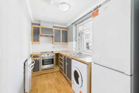 2 bedroom flat to rent, Crown Heights, Alencon Link, Basingstoke, RG21