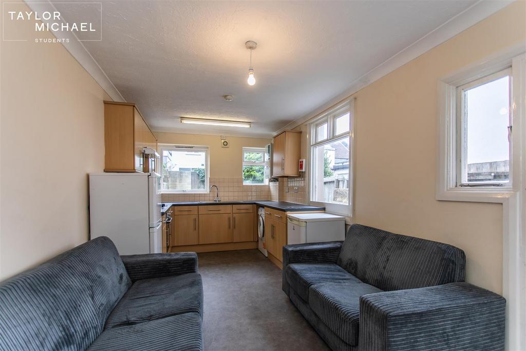 Living Room / Kitchen