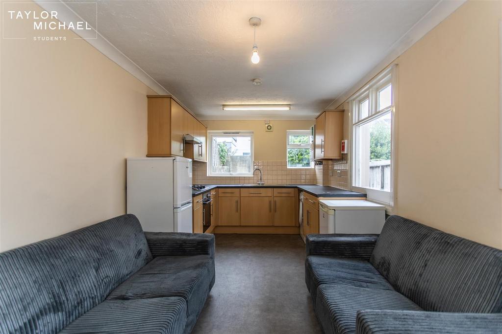 Living Room / Kitchen