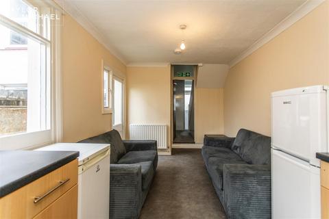 5 bedroom terraced house to rent, Totland Road, Brighton