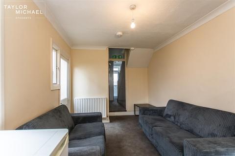 5 bedroom terraced house to rent, Totland Road, Brighton