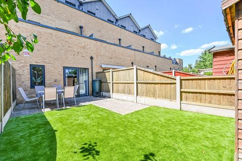 4 bedroom terraced house to rent, Thornbury Way, Walthamstow, London, E17