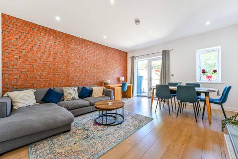 4 bedroom terraced house to rent, Thornbury Way, Walthamstow, London, E17