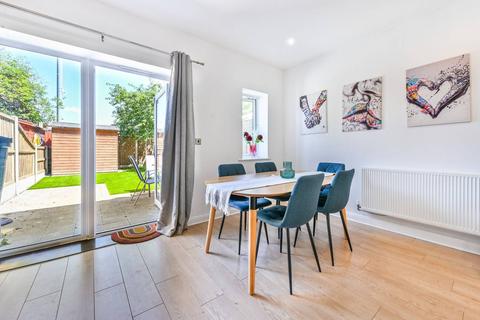 4 bedroom terraced house to rent, Thornbury Way, Walthamstow, London, E17