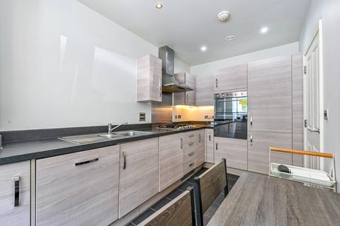 4 bedroom terraced house to rent, Thornbury Way, Walthamstow, London, E17