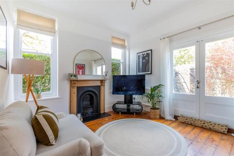 15 Waterloo Gardens, Cardiff, CF23 5AA